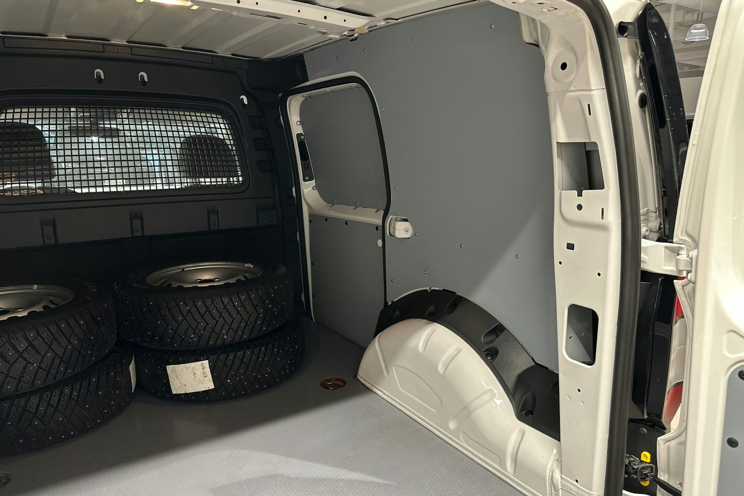 valkoinen Volkswagen Caddy 2022 kuva 29.