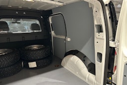 valkoinen Volkswagen Caddy 2022 kuva 29.