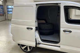 valkoinen Volkswagen Caddy 2022 kuva 12.