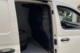 valkoinen Volkswagen Caddy 2022 kuva 14.