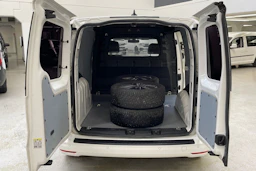 valkoinen Volkswagen Caddy 2022 kuva 15.
