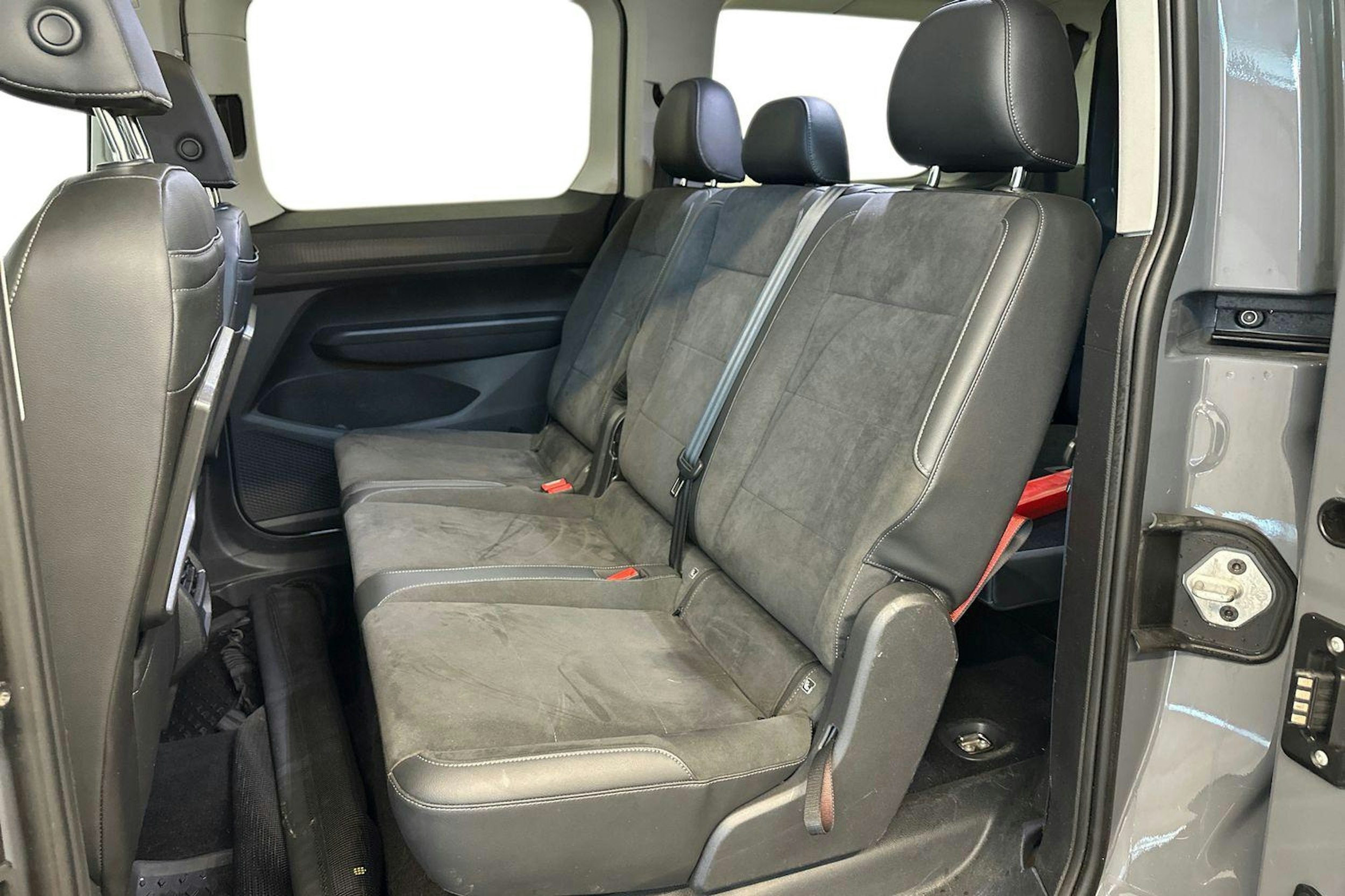 harmaa Volkswagen Caddy 2022 kuva 10.