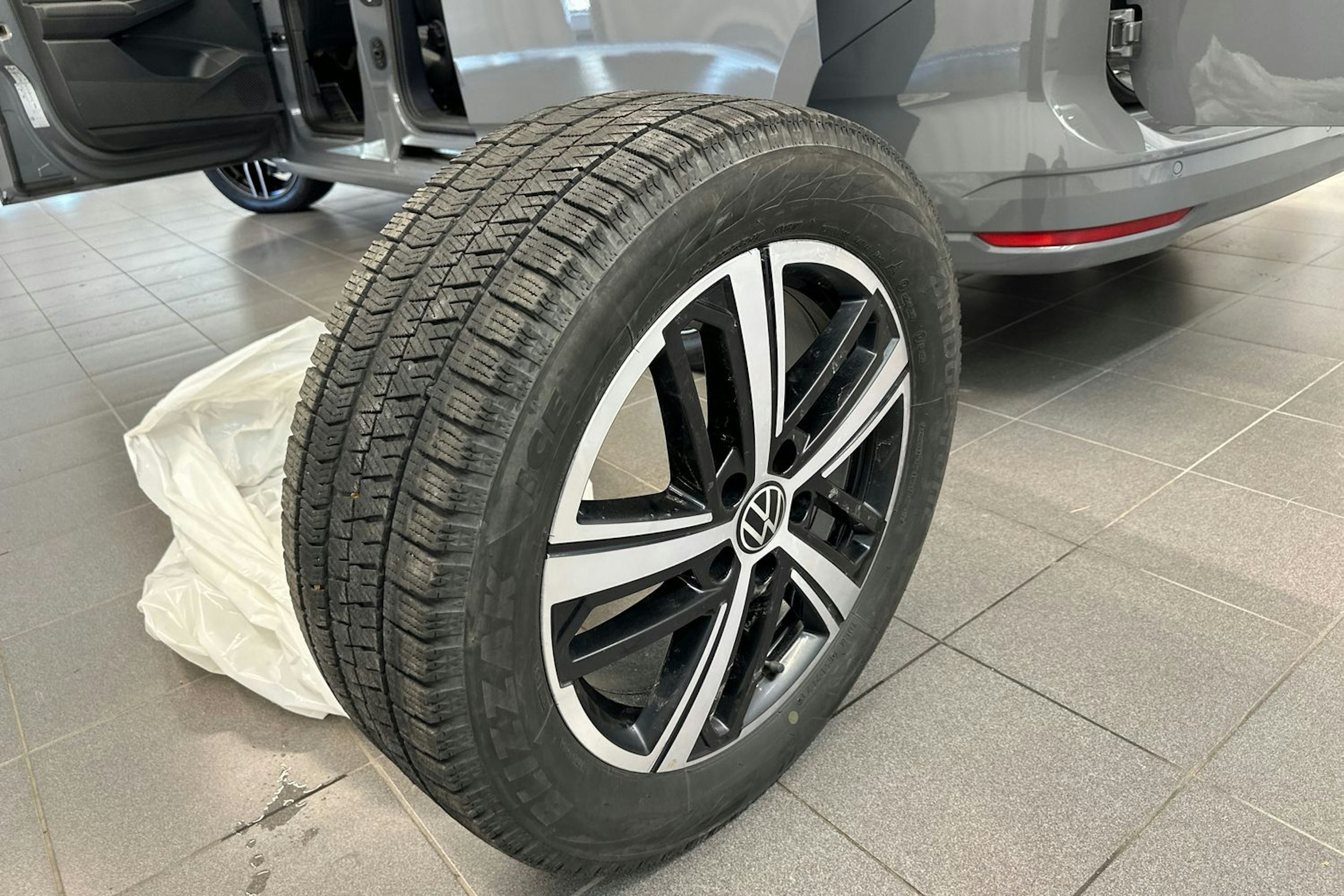 harmaa Volkswagen Caddy 2022 kuva 13.