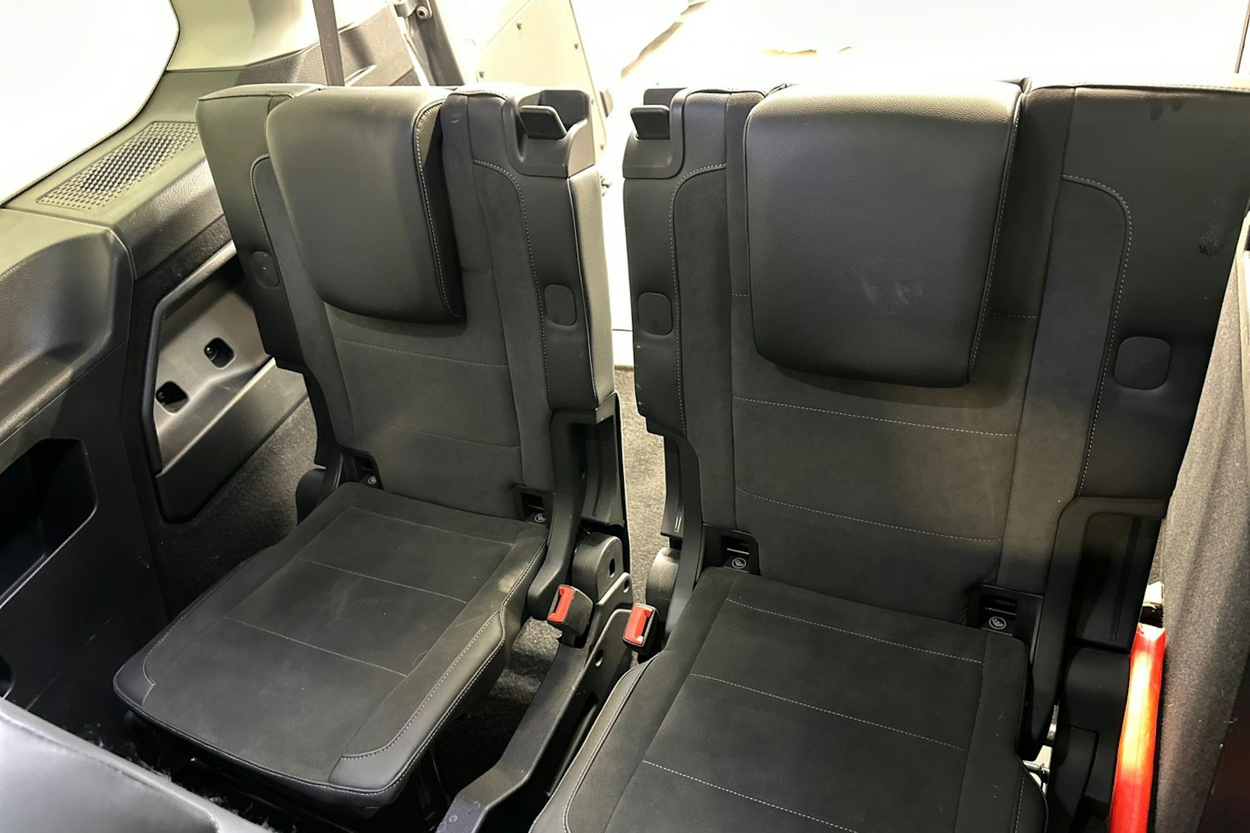 harmaa Volkswagen Caddy 2022 kuva 16.