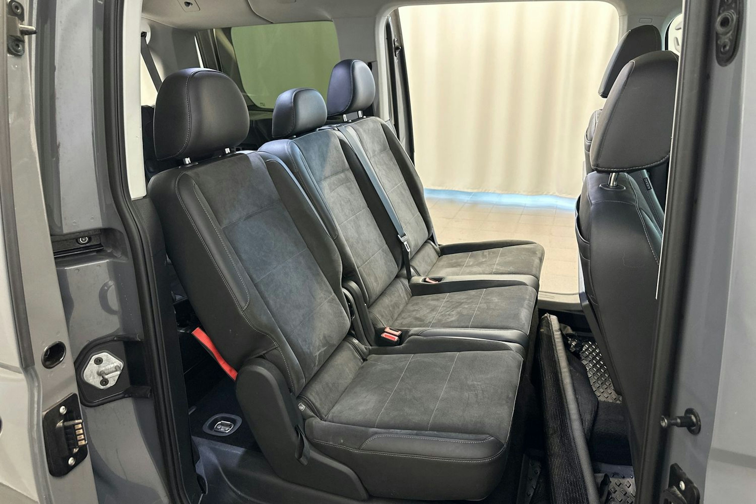 harmaa Volkswagen Caddy 2022 kuva 17.