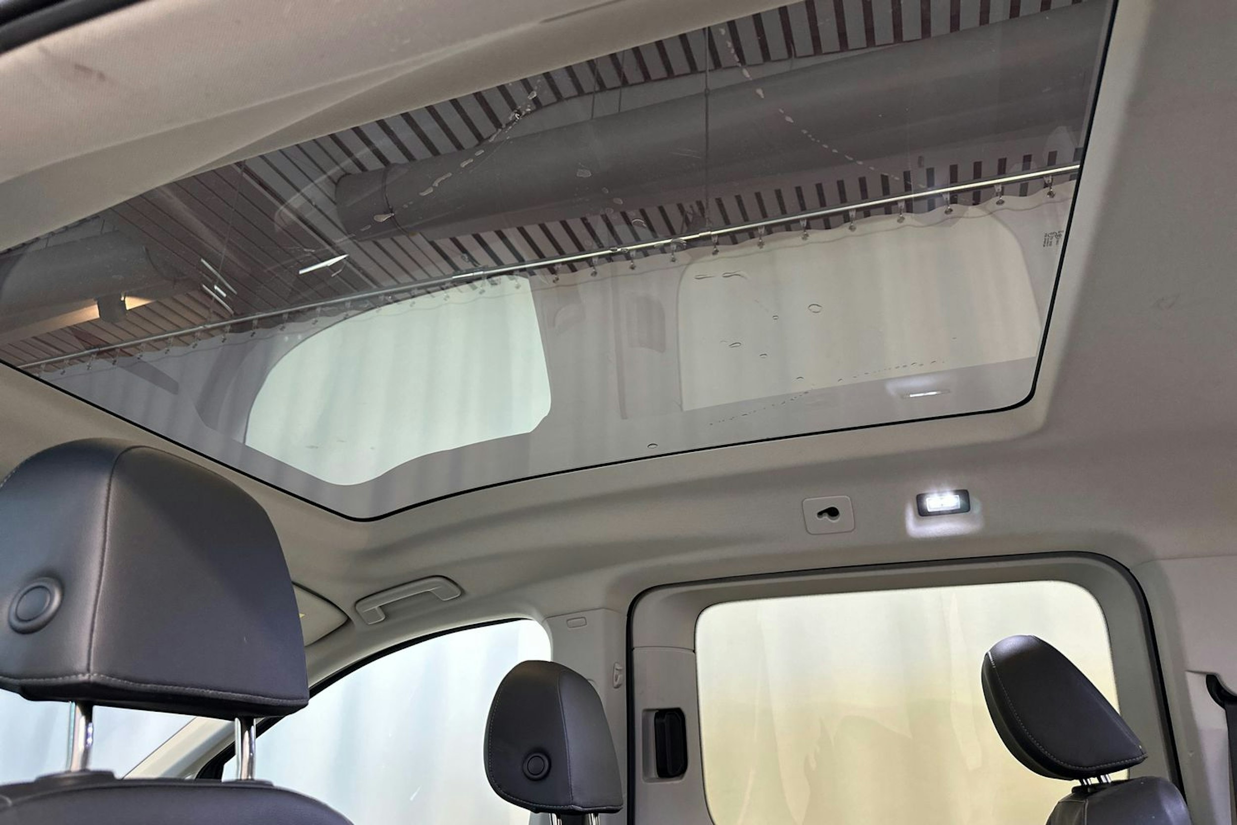 harmaa Volkswagen Caddy 2022 kuva 18.