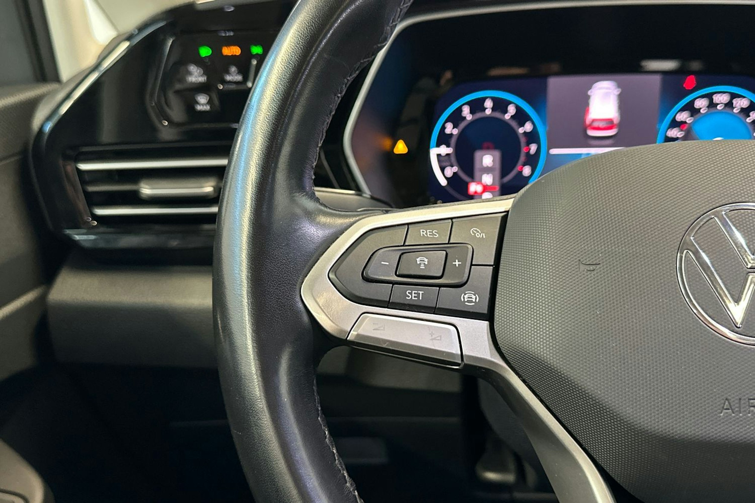 harmaa Volkswagen Caddy 2022 kuva 20.