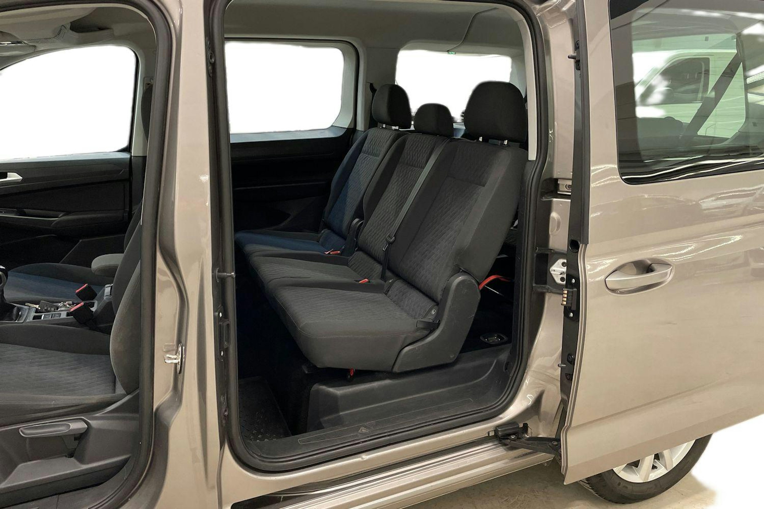 ruskea (beige) Volkswagen Caddy Maxi 2022 kuva 11.