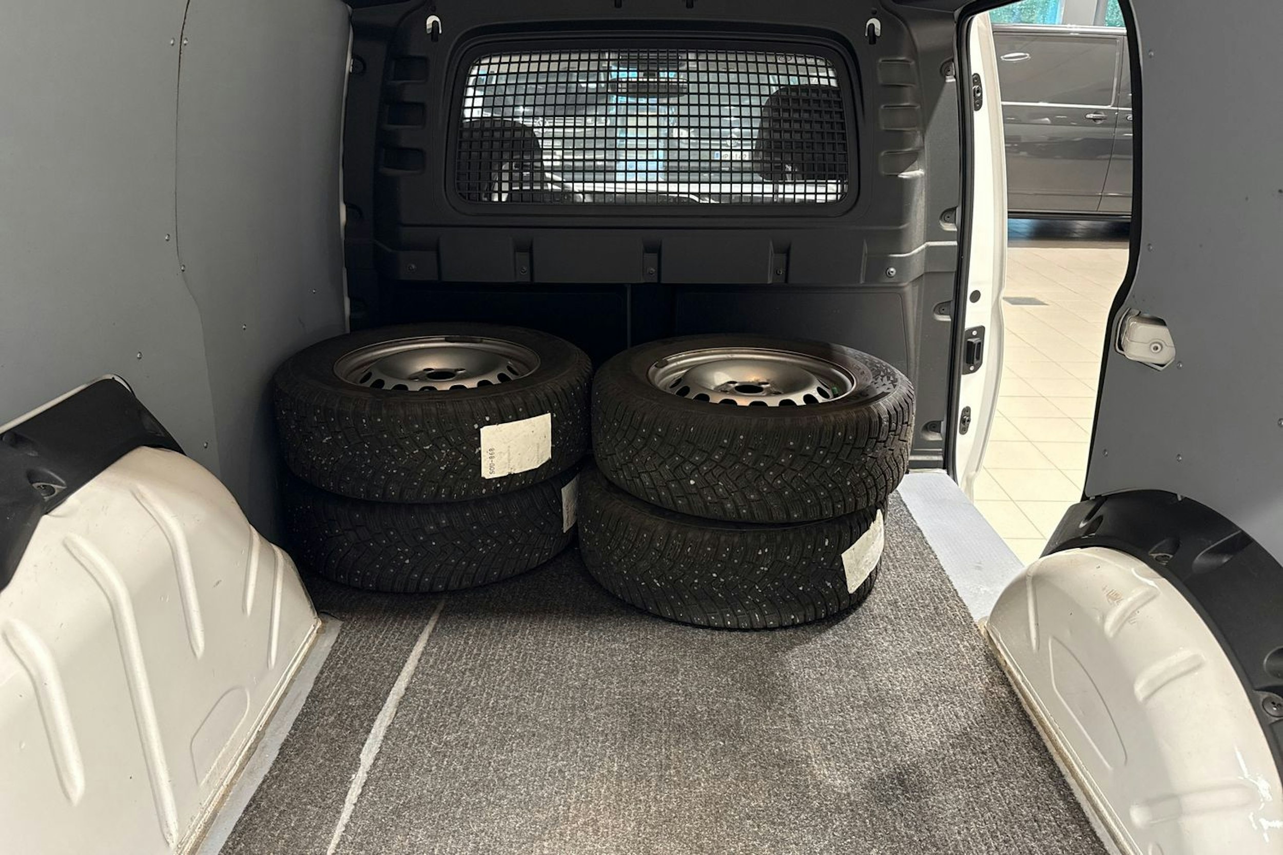 Valkoinen Volkswagen CADDY 2022 kuva 24.