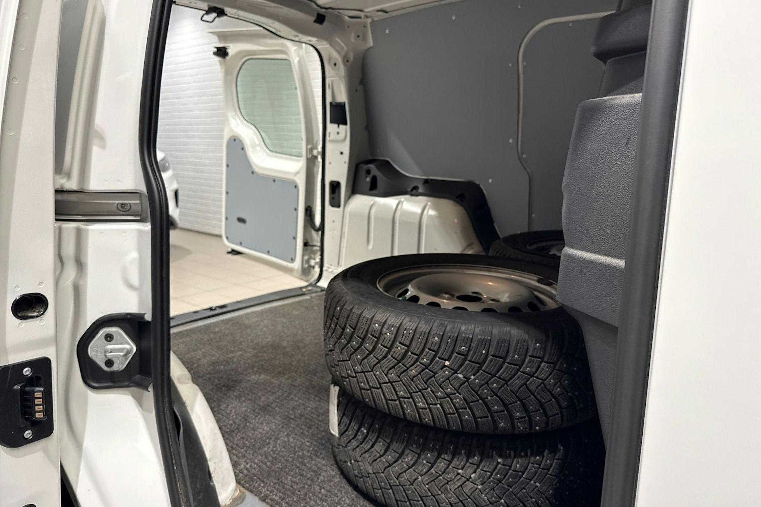 Valkoinen Volkswagen CADDY 2022 kuva 26.