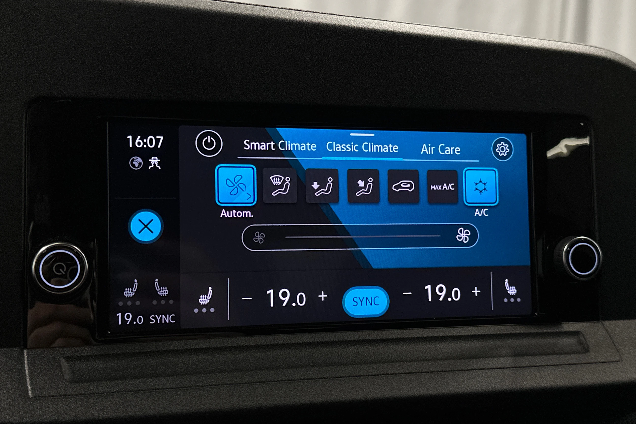 musta Volkswagen Caddy 2022 kuva 23.