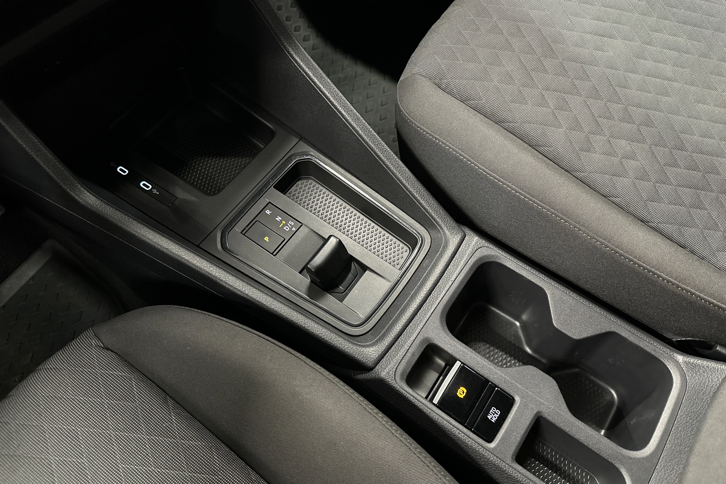 musta Volkswagen Caddy 2022 kuva 28.