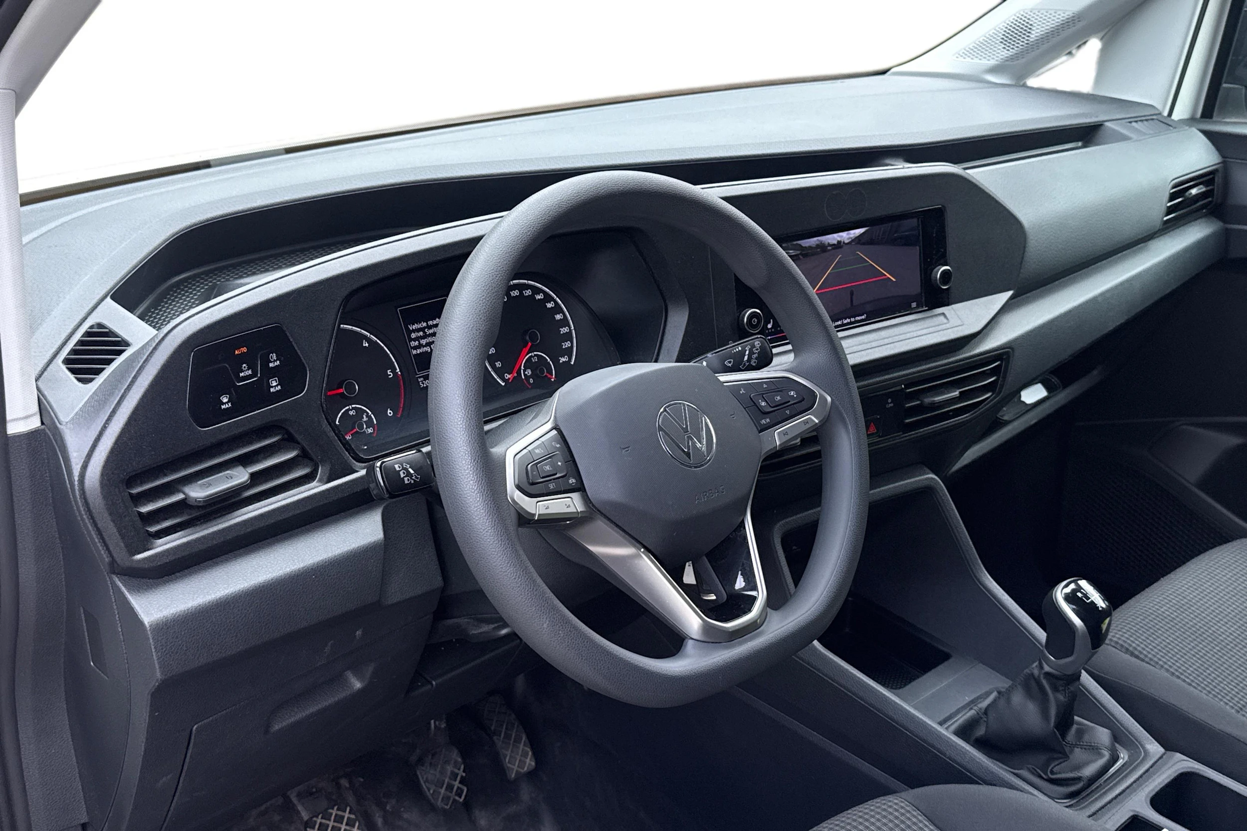 valkoinen Volkswagen Caddy 2023 kuva 3.