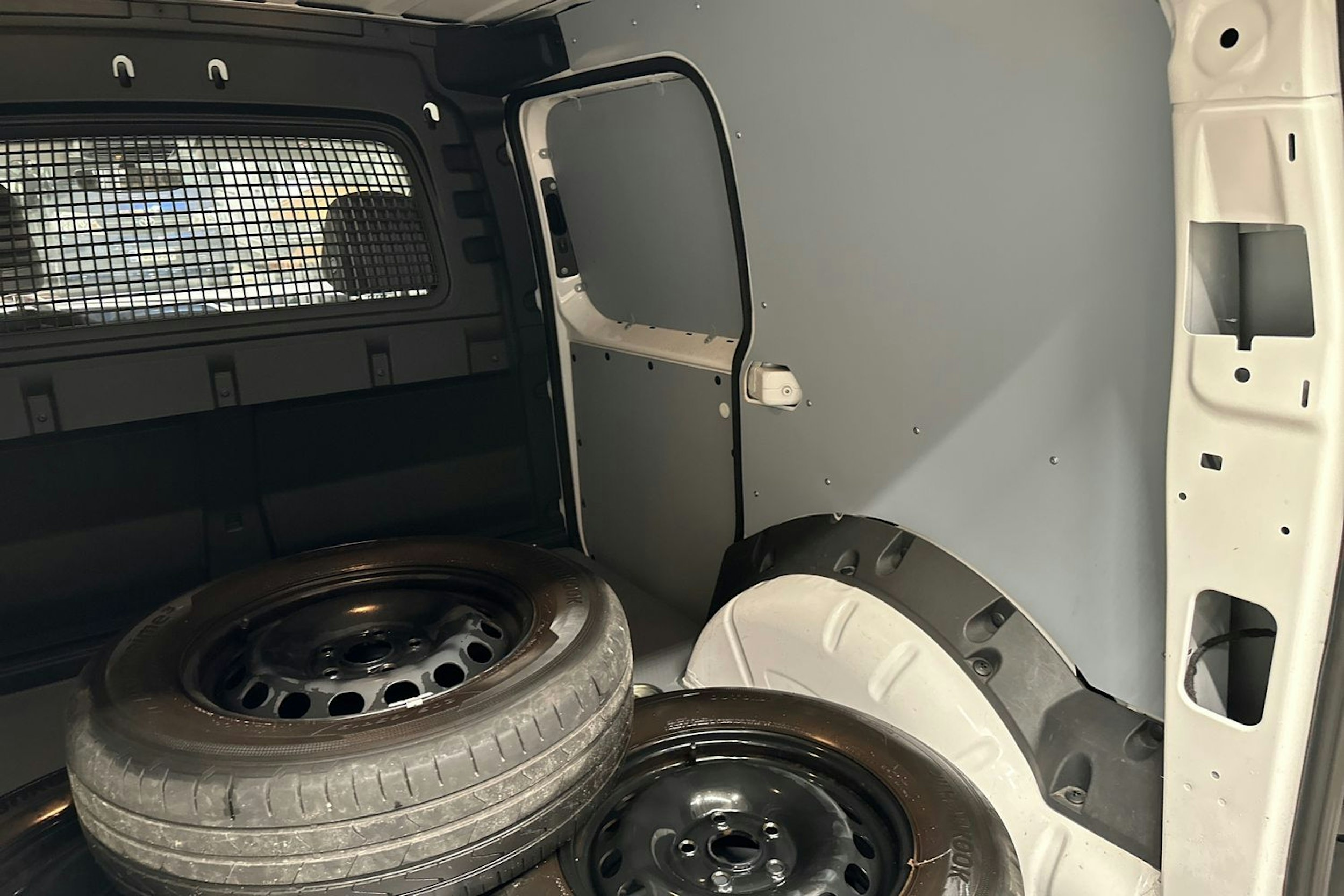 Valkoinen Volkswagen CADDY 2023 kuva 27.