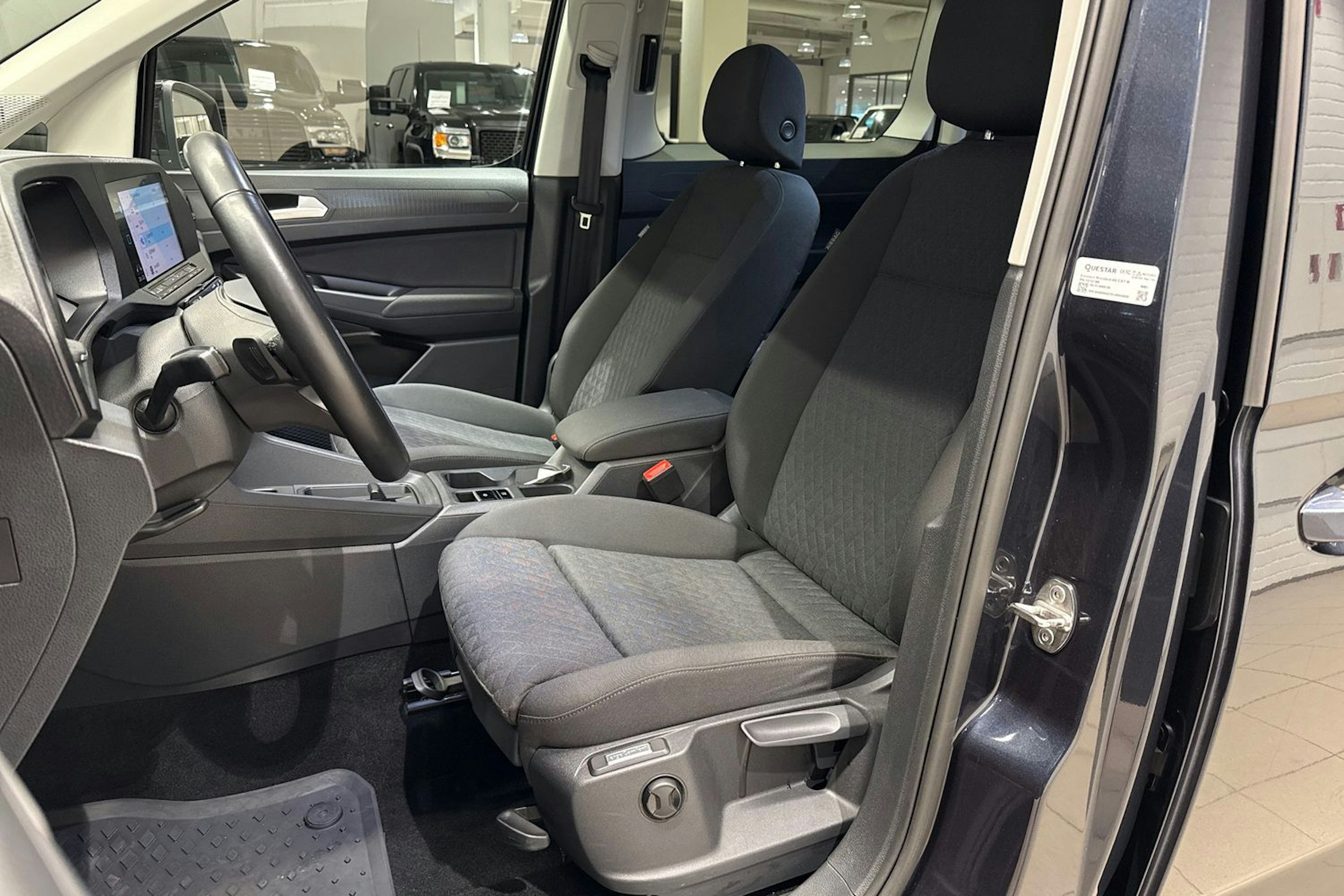 Sininen Volkswagen CADDY 2023 kuva 18.