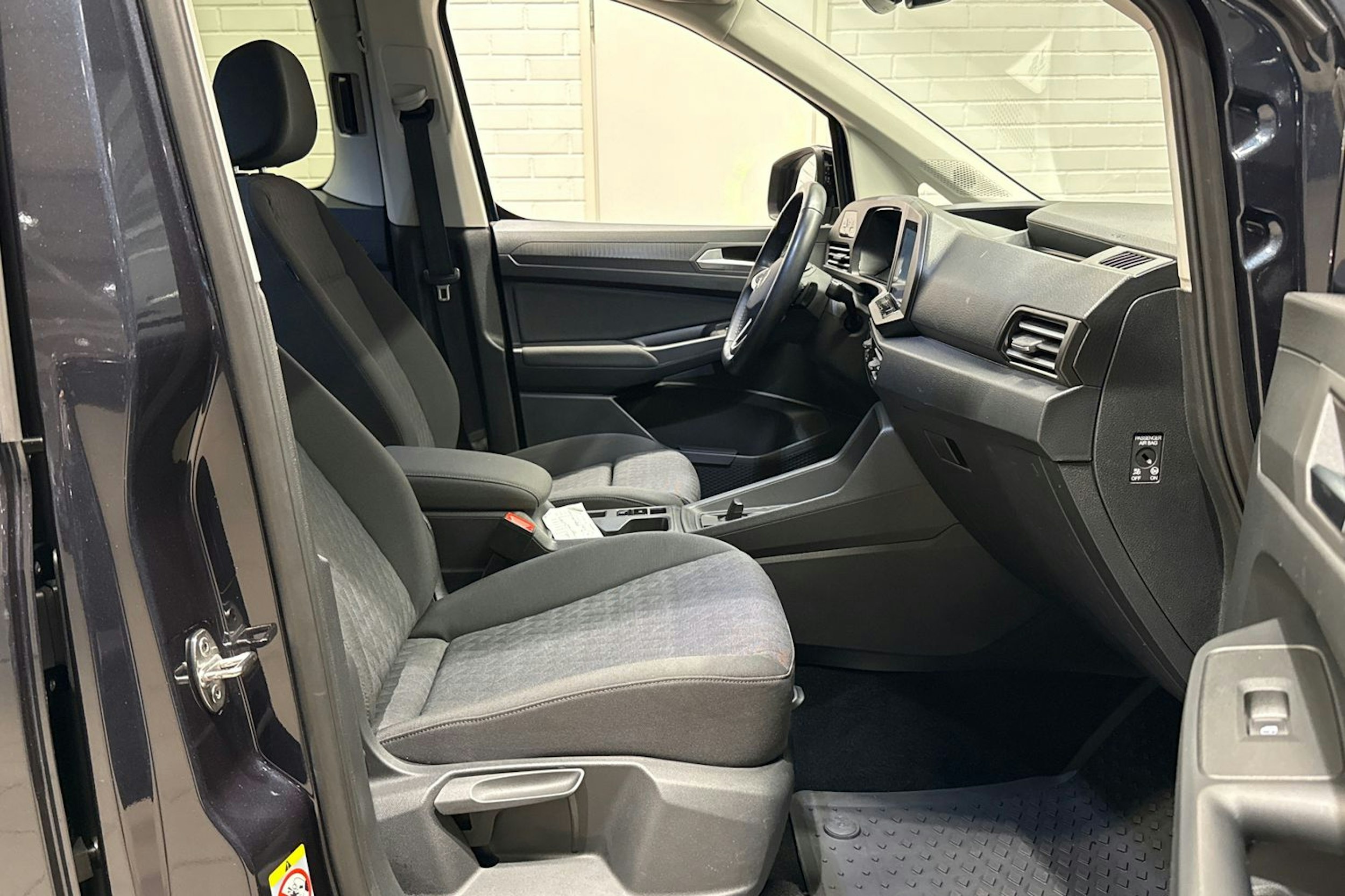 Sininen Volkswagen CADDY 2023 kuva 19.