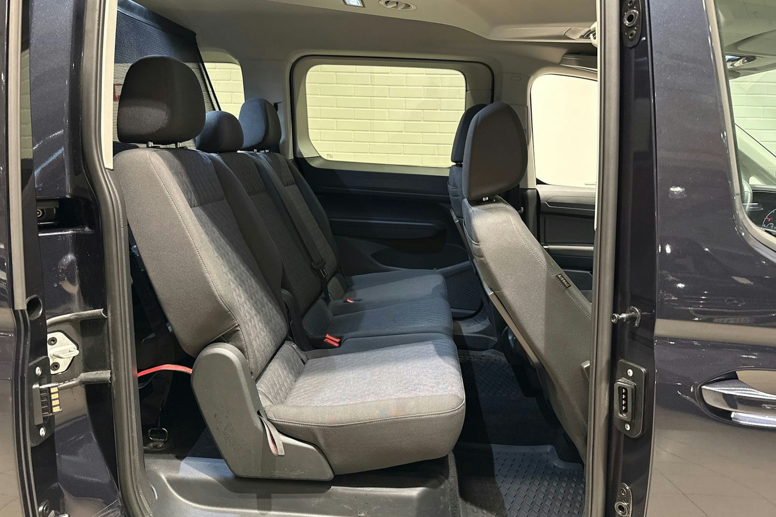 Sininen Volkswagen CADDY 2023 kuva 20.