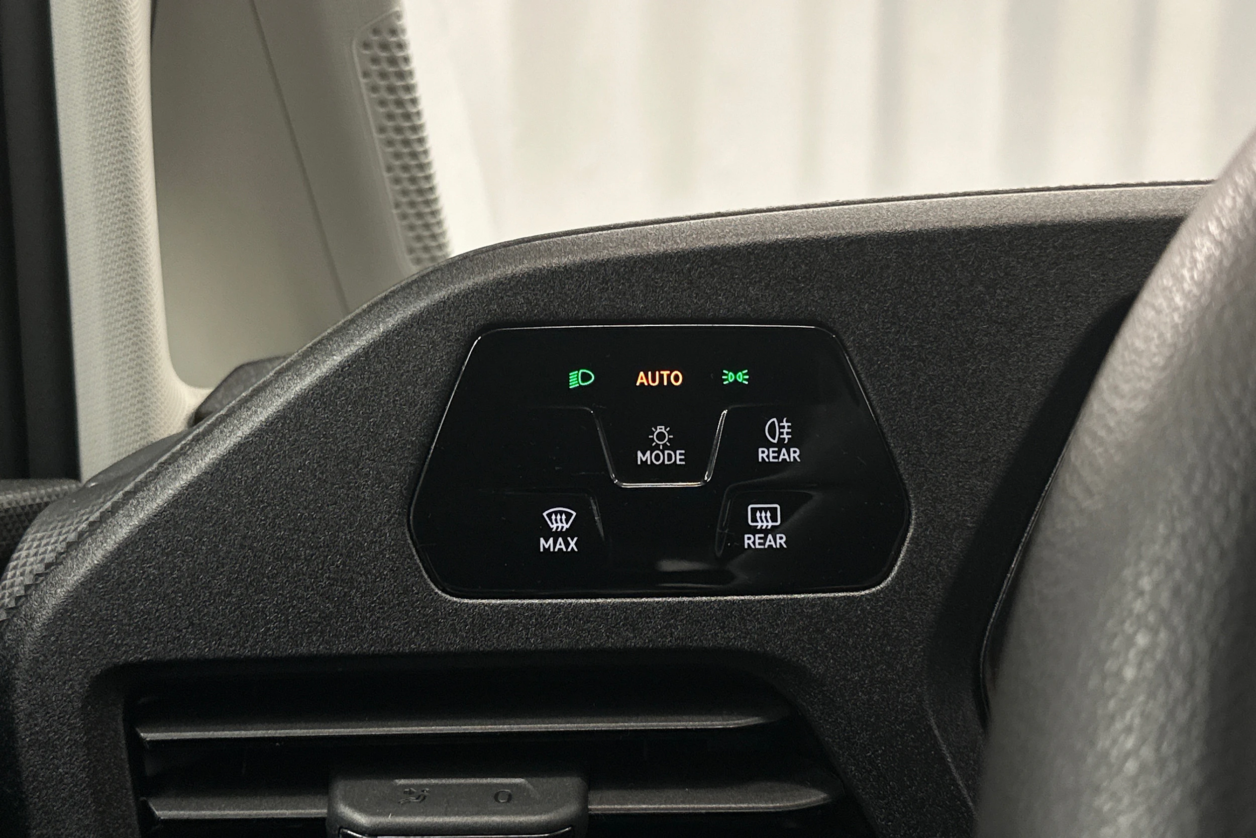 valkoinen Volkswagen Caddy 2023 kuva 14.
