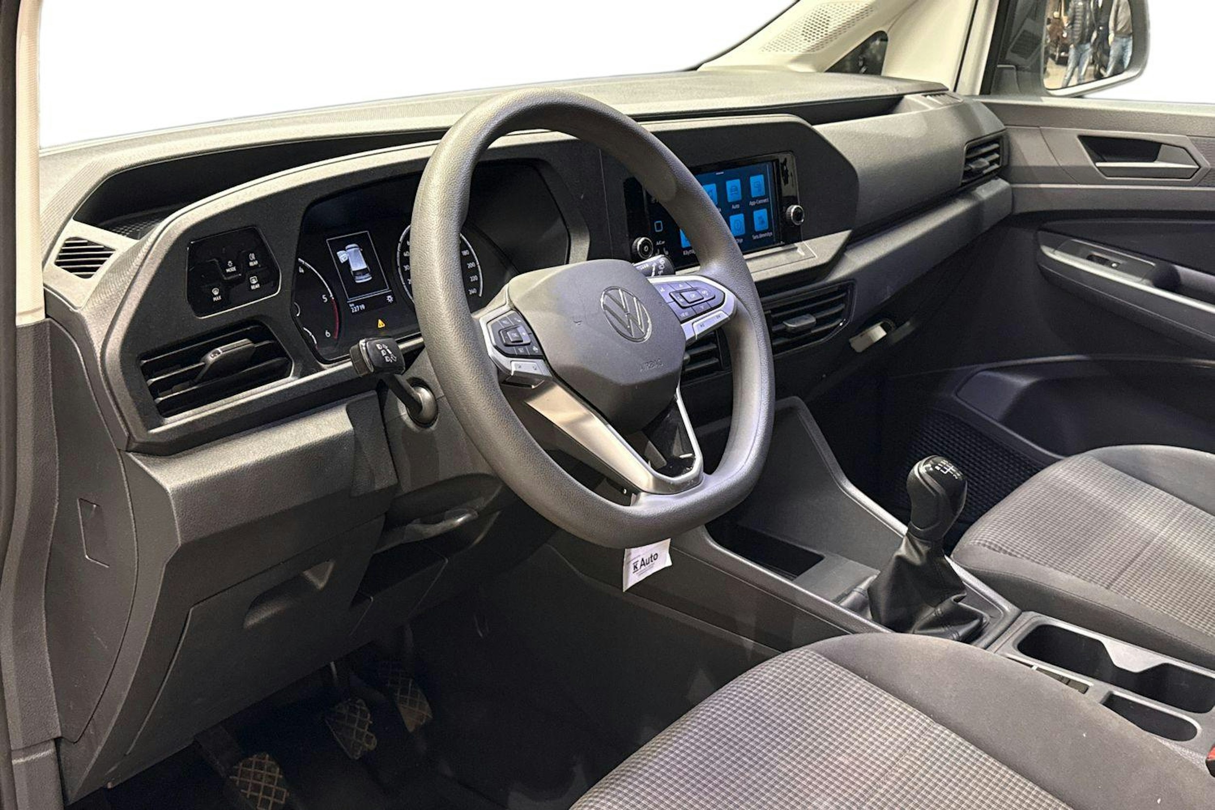 valkoinen Volkswagen Caddy 2023 kuva 8.