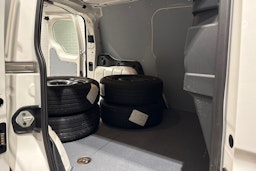 valkoinen Volkswagen Caddy 2023 kuva 17.