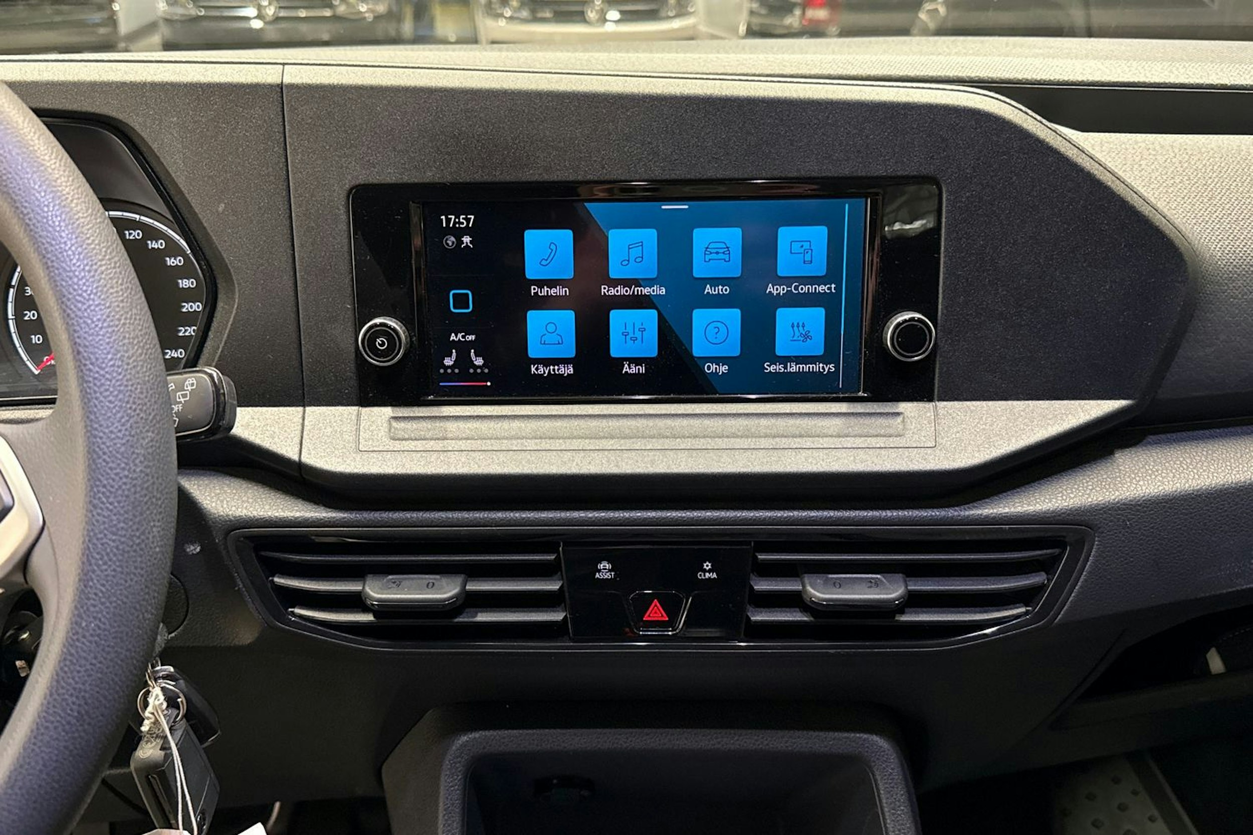 valkoinen Volkswagen Caddy 2023 kuva 18.