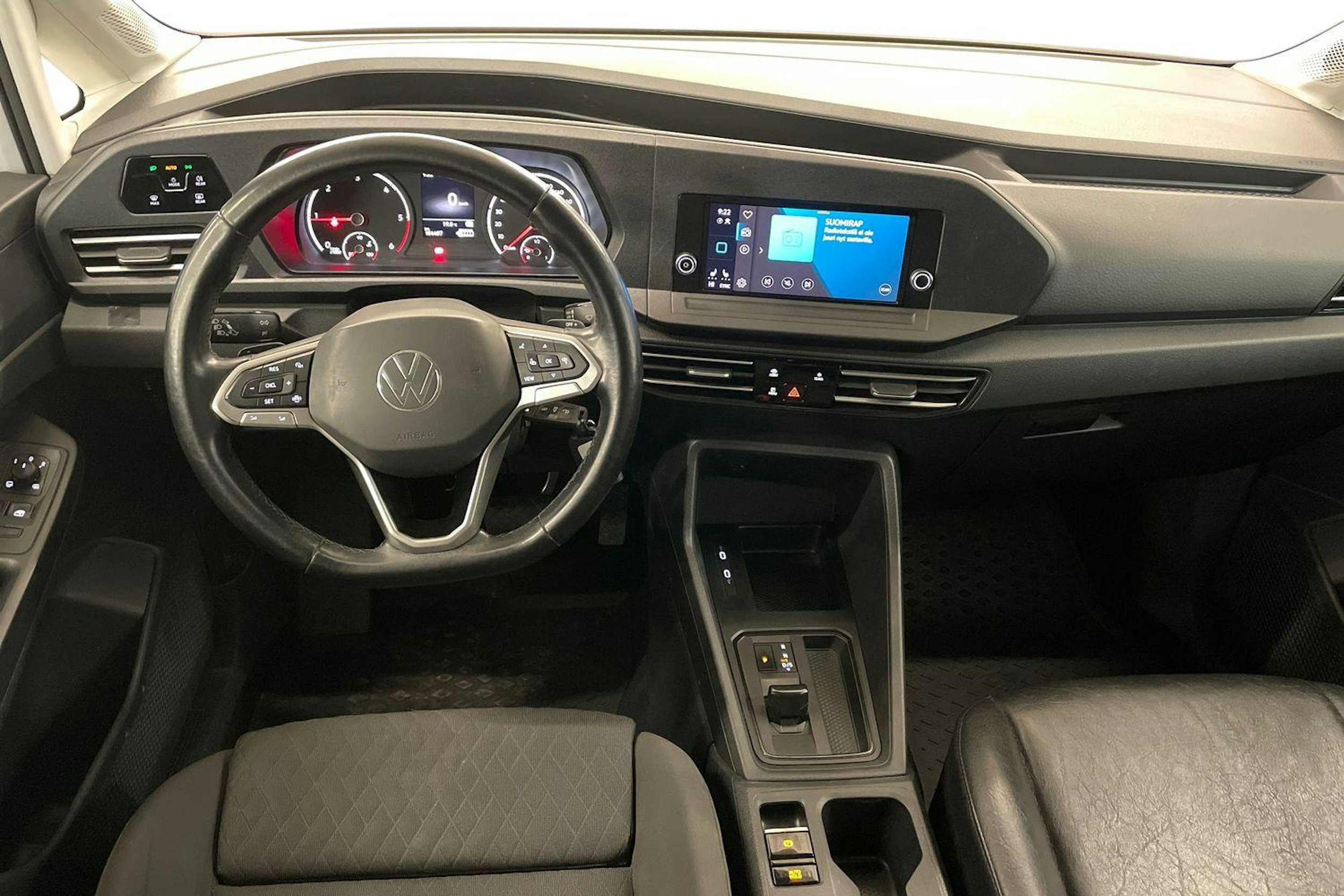 Valkoinen Volkswagen CADDY 2024 kuva 9.