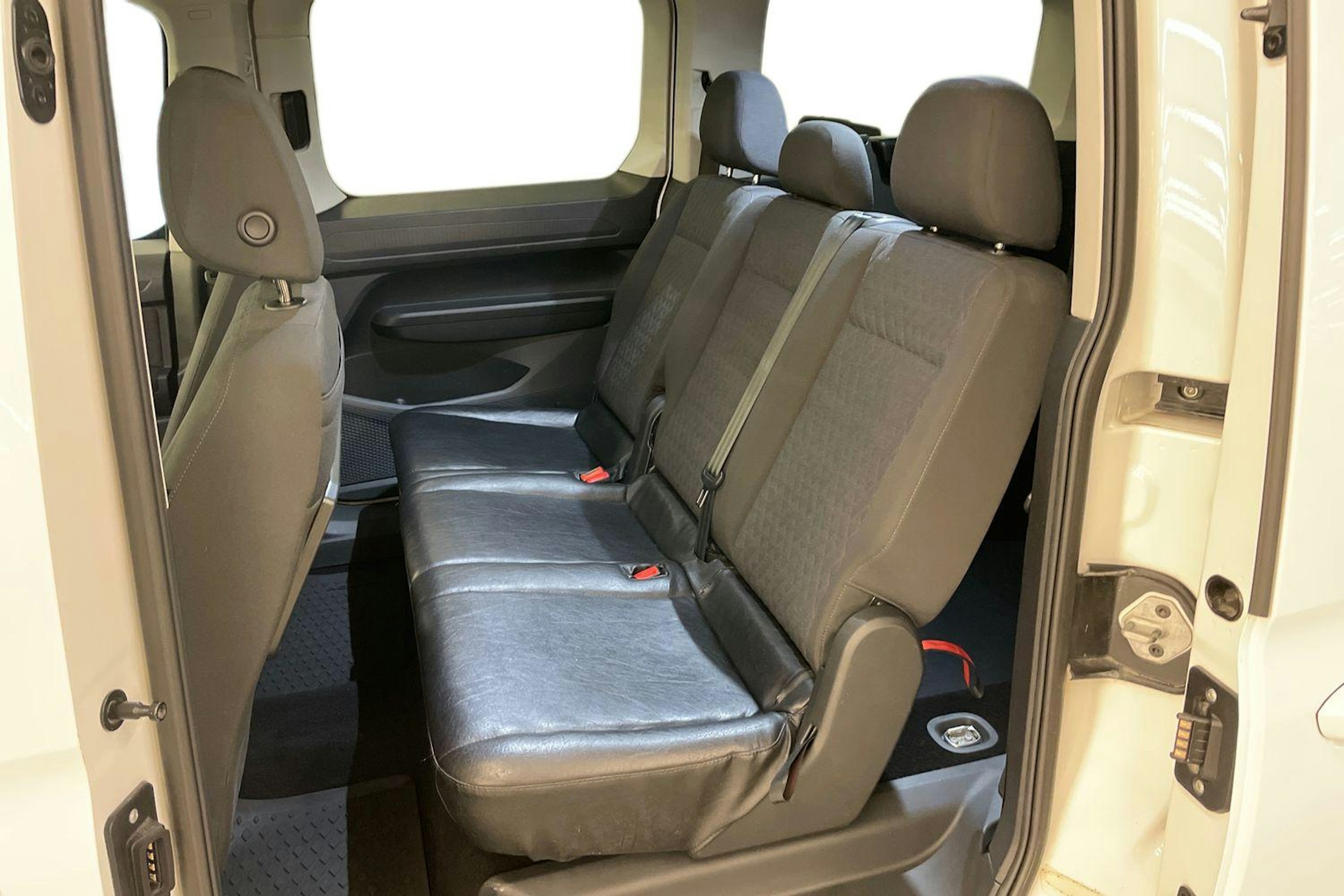 Valkoinen Volkswagen CADDY 2024 kuva 10.