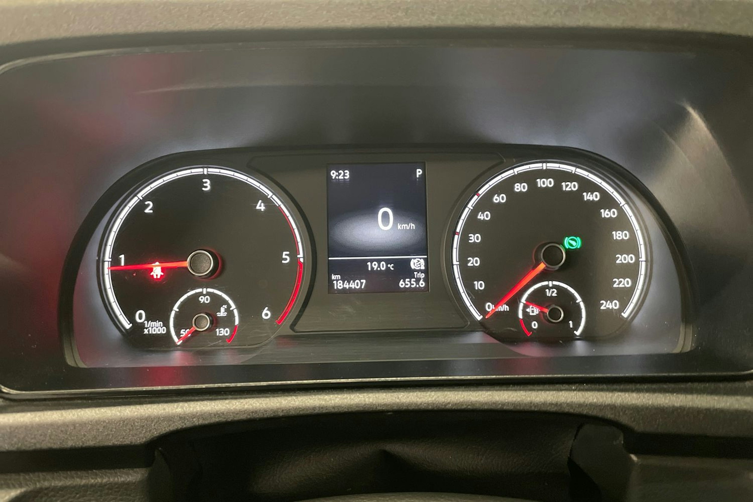 Valkoinen Volkswagen CADDY 2024 kuva 14.