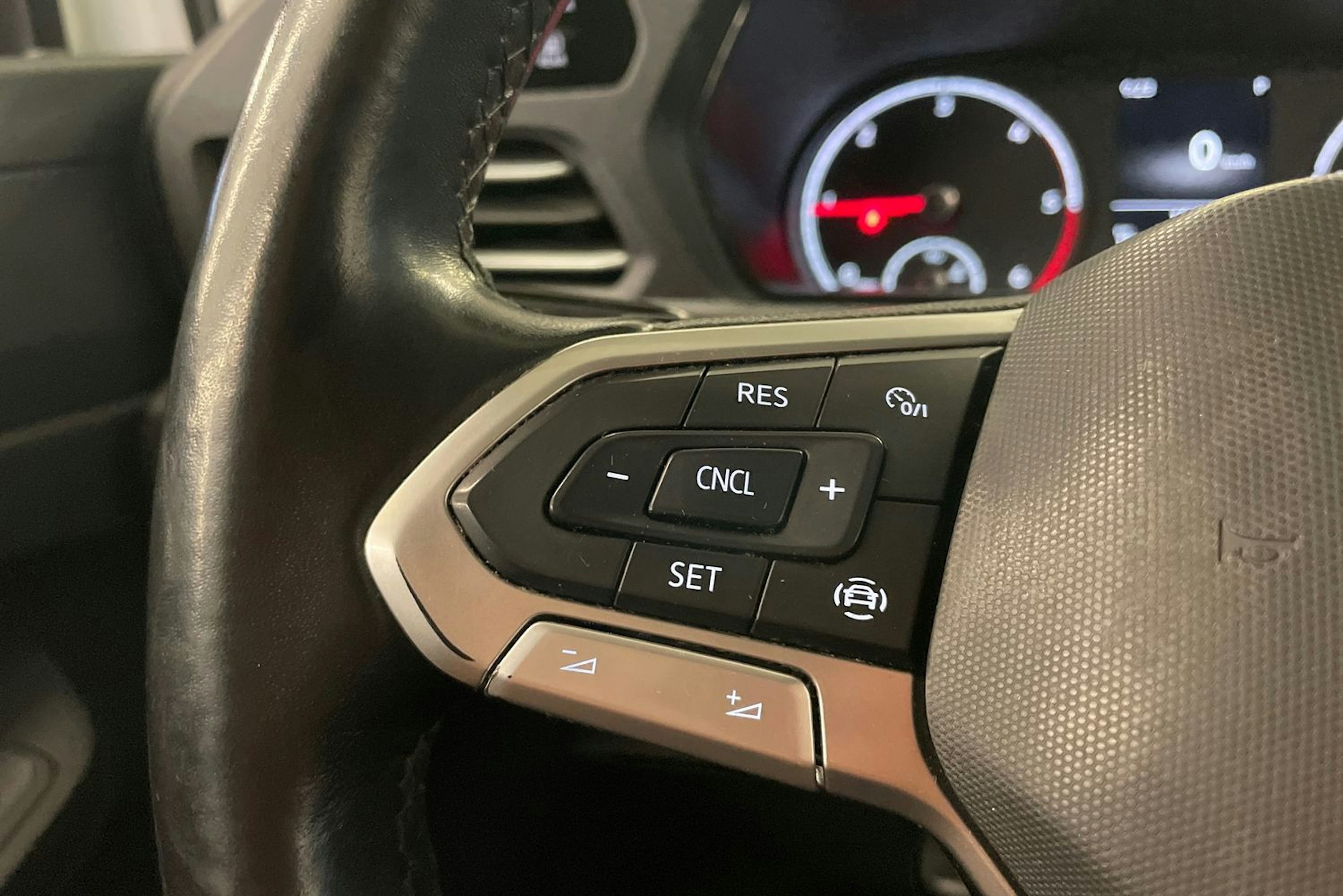 Valkoinen Volkswagen CADDY 2024 kuva 16.