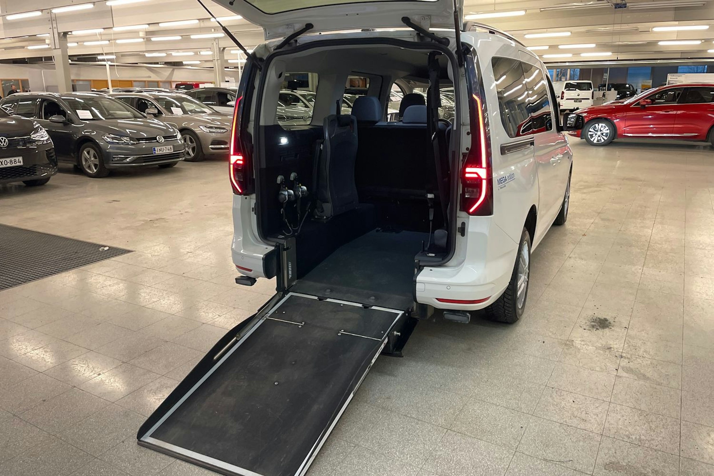 Valkoinen Volkswagen CADDY 2024 kuva 21.