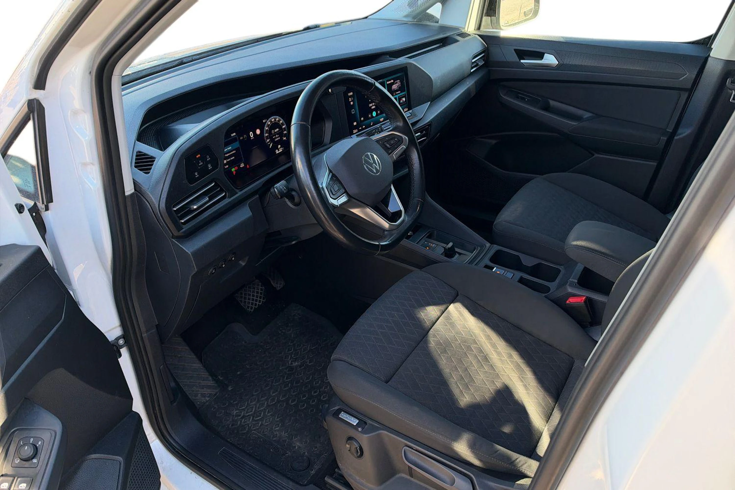 valkoinen Volkswagen Caddy Maxi 2025 kuva 3.
