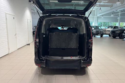 Musta Volkswagen Caddy Maxi 2024 kuva 12.