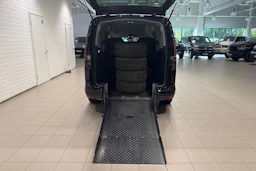 Musta Volkswagen Caddy Maxi 2024 kuva 13.