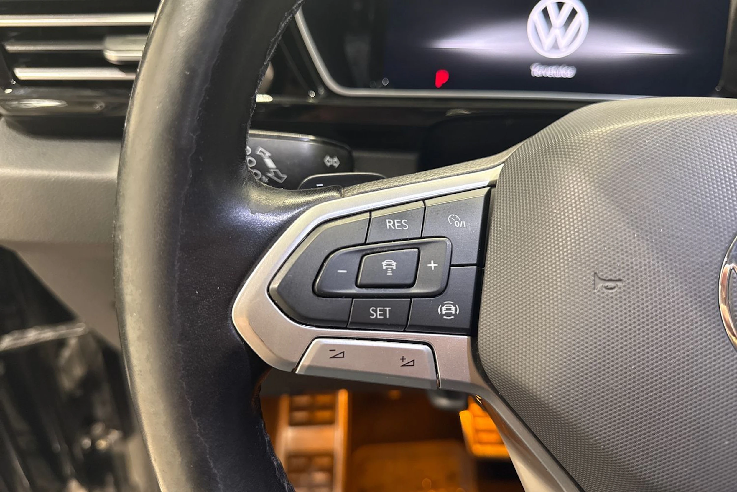 Musta Volkswagen Caddy Maxi 2024 kuva 18.