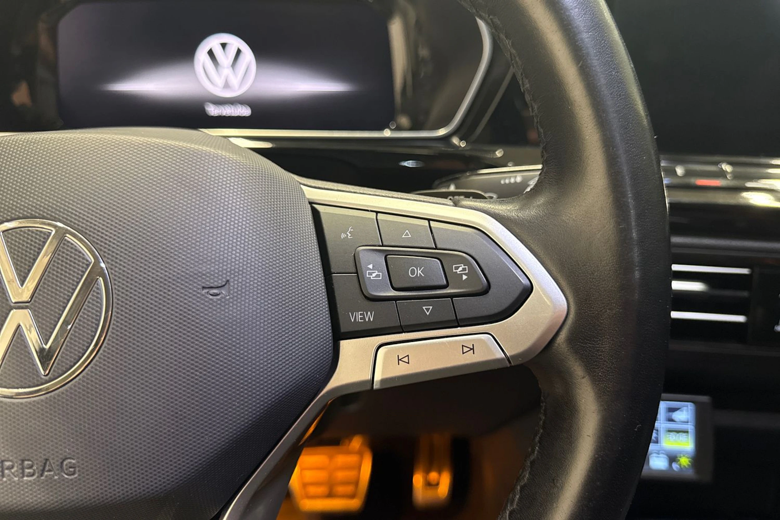 Musta Volkswagen Caddy Maxi 2024 kuva 19.