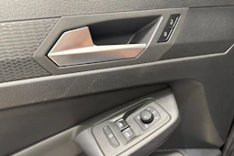 Musta Volkswagen Caddy Maxi 2024 kuva 21.