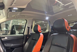 Musta Volkswagen Caddy Maxi 2024 kuva 25.