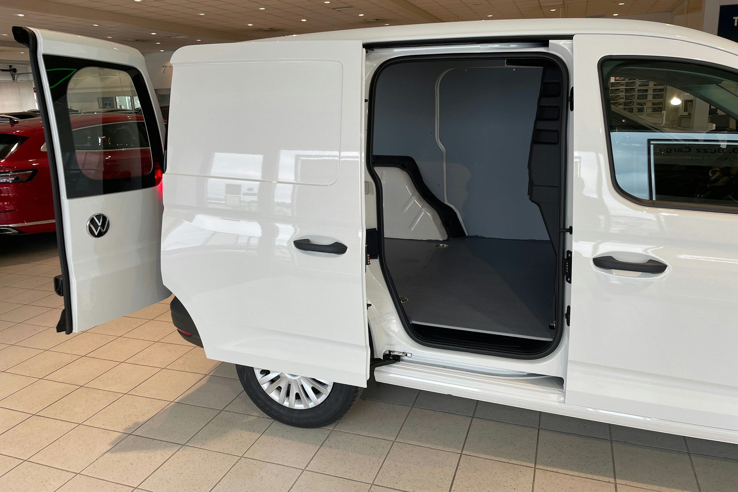 valkoinen Volkswagen Caddy 2025 kuva 22.