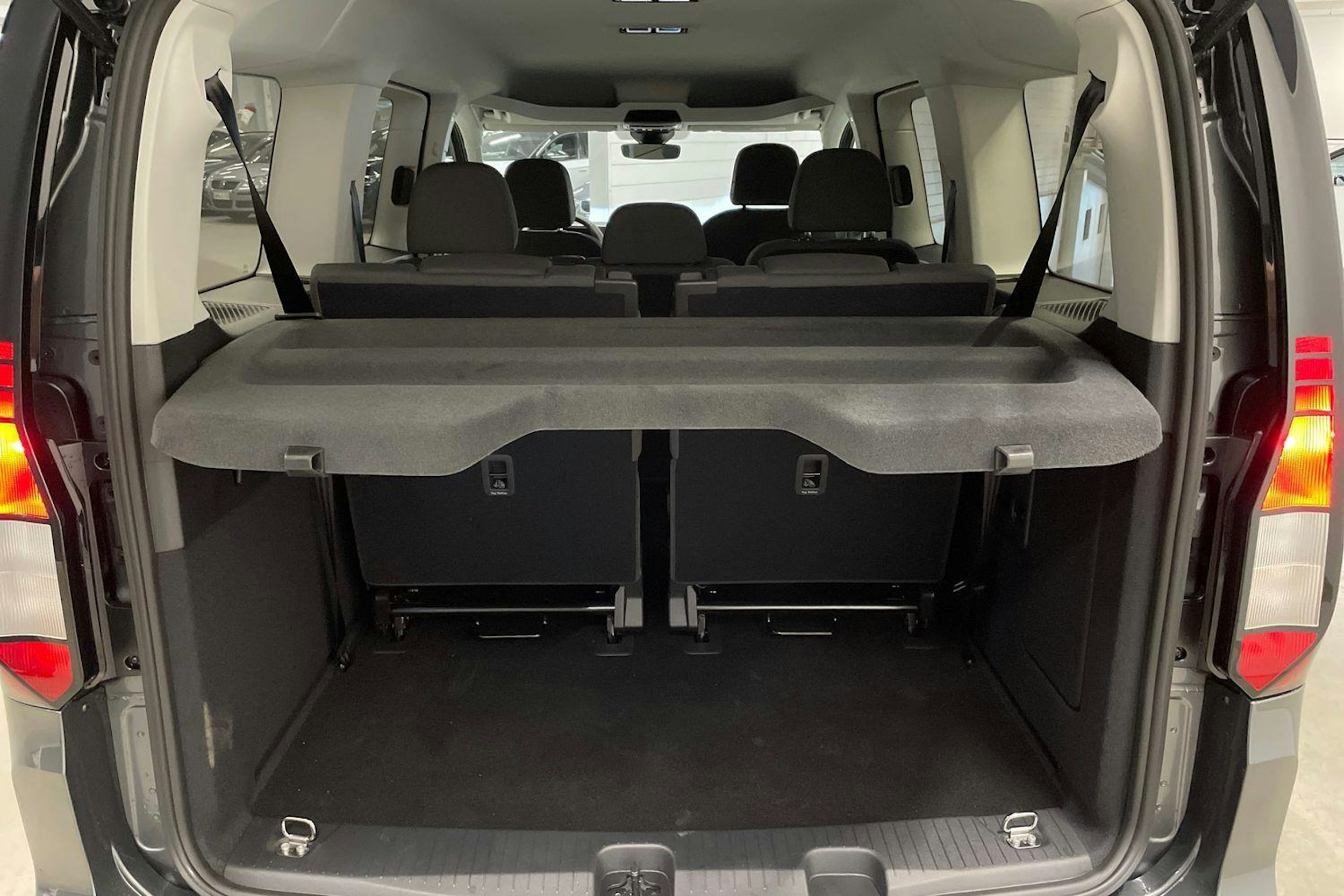 met. Harmaa Volkswagen Caddy 2025 kuva 12.