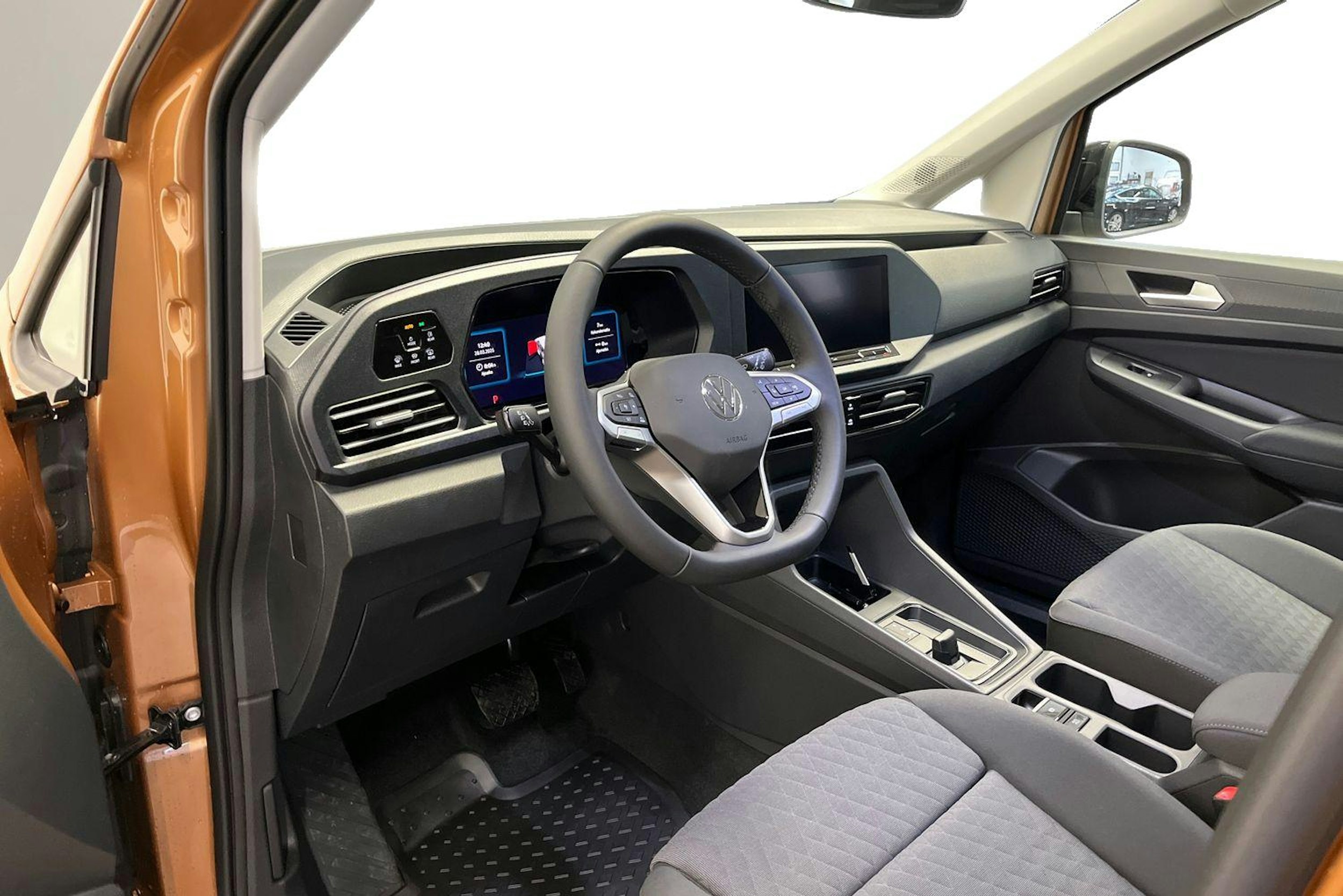 oranssi Volkswagen Caddy 2025 kuva 6.