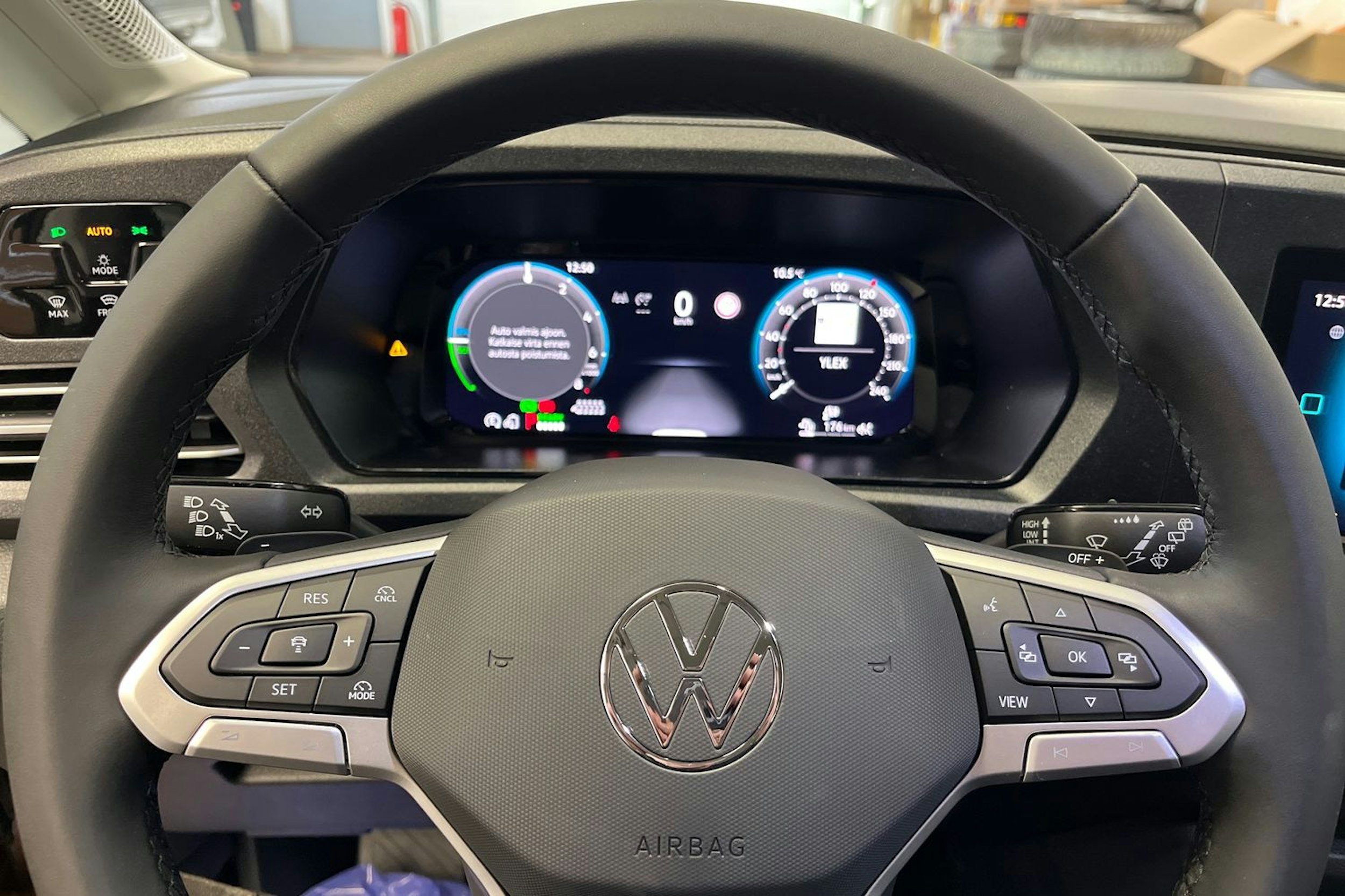 oranssi Volkswagen Caddy 2025 kuva 8.