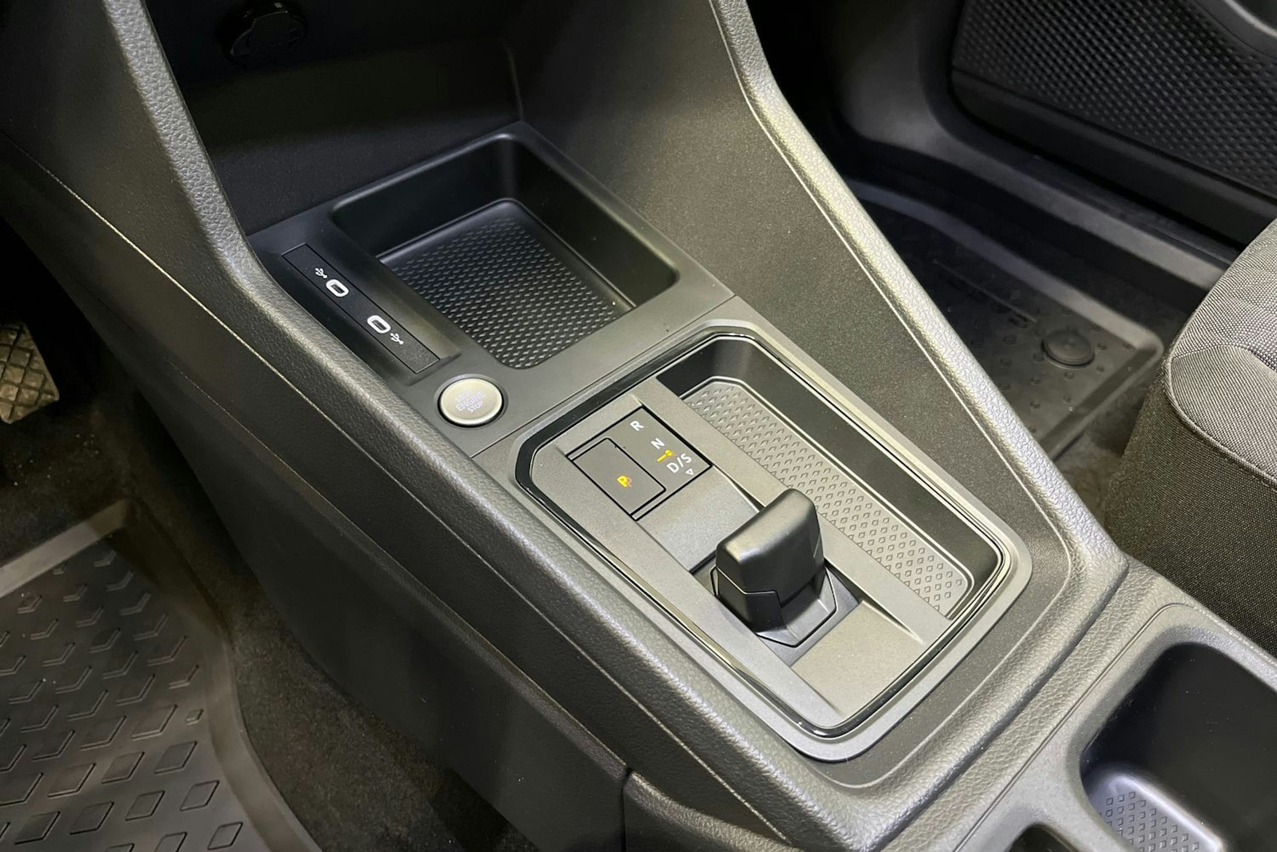 oranssi Volkswagen Caddy 2025 kuva 9.