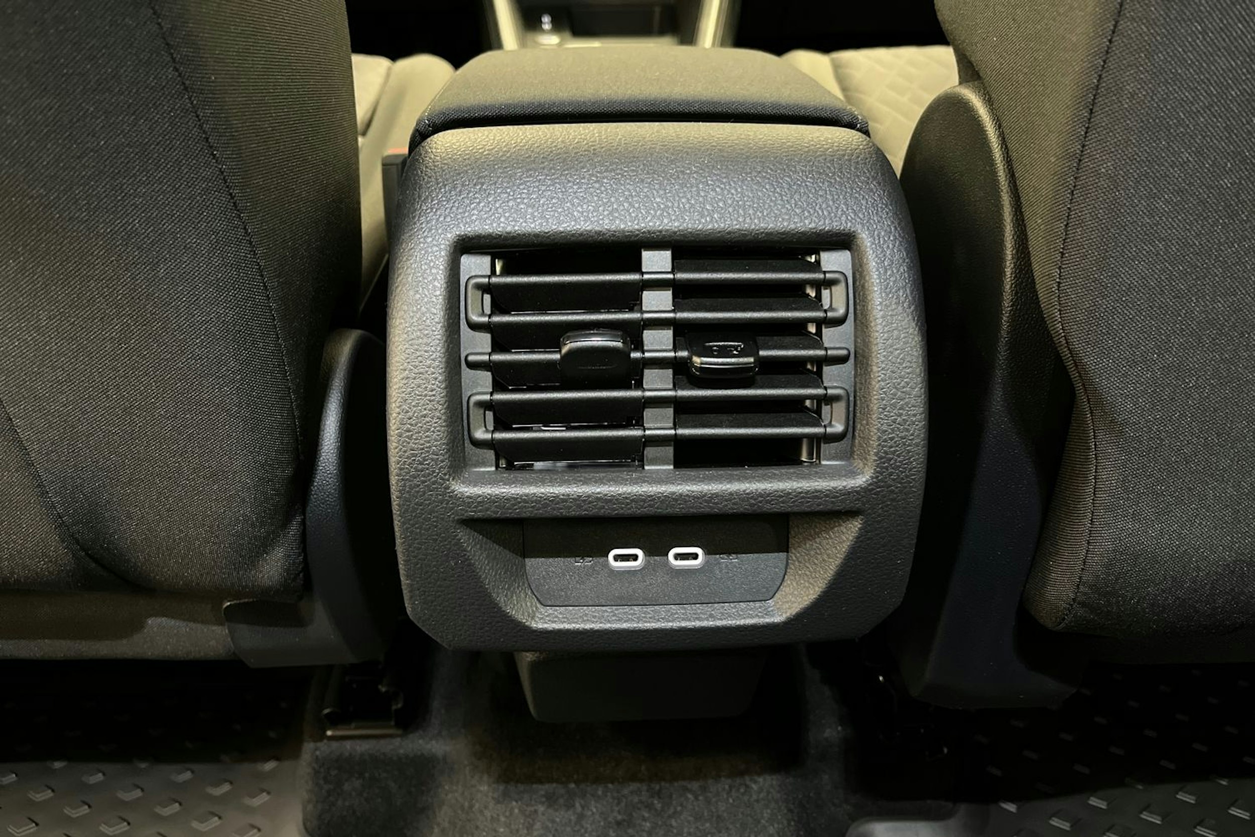 oranssi Volkswagen Caddy 2025 kuva 12.