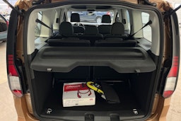 oranssi Volkswagen Caddy 2025 kuva 13.