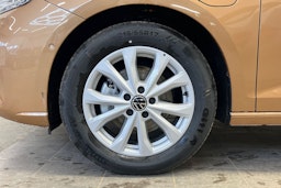 oranssi Volkswagen Caddy 2025 kuva 14.