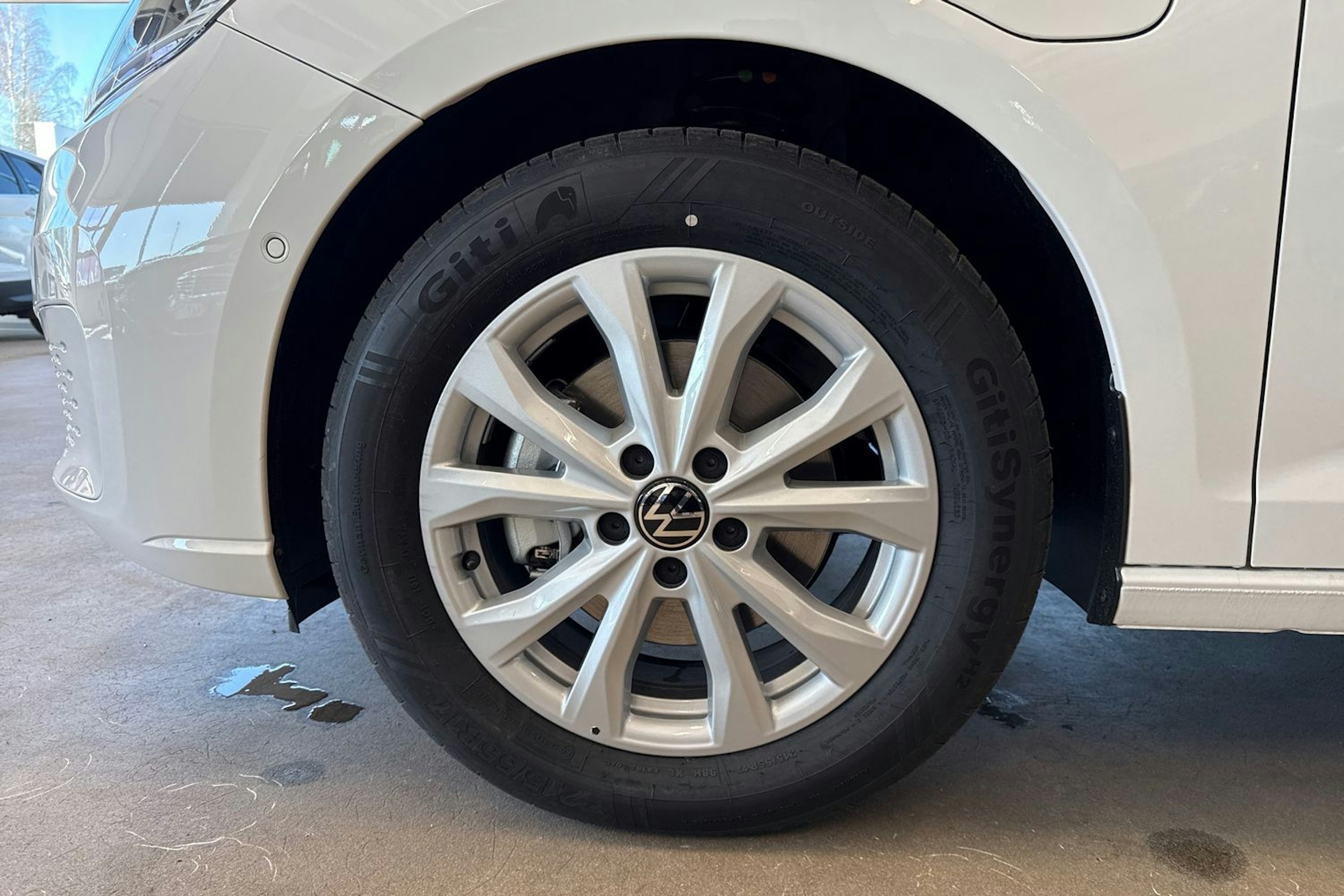 valkoinen Volkswagen Caddy 2025 kuva 9.