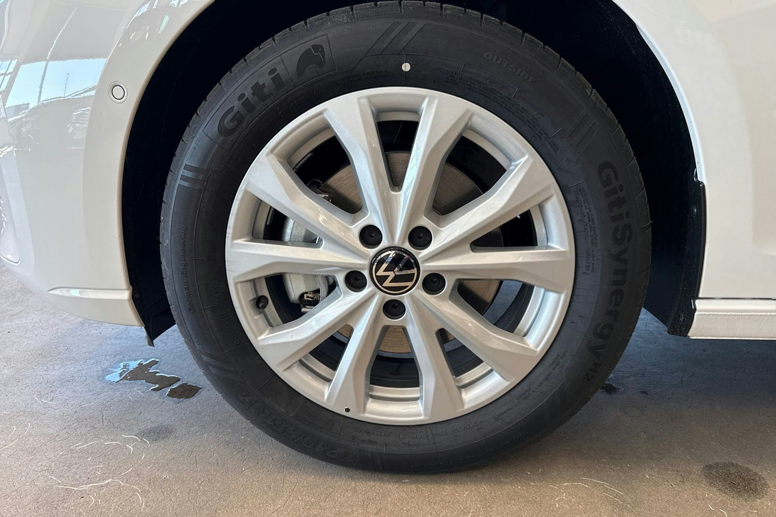 valkoinen Volkswagen Caddy 2025 kuva 10.