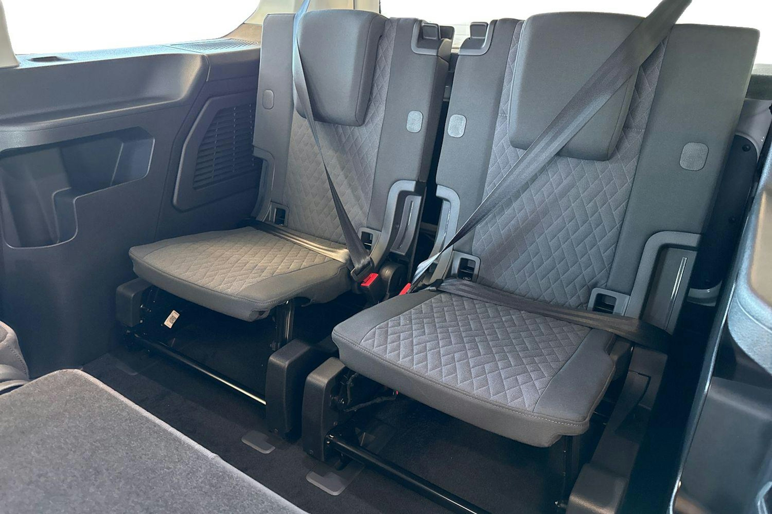 valkoinen Volkswagen Caddy 2025 kuva 12.