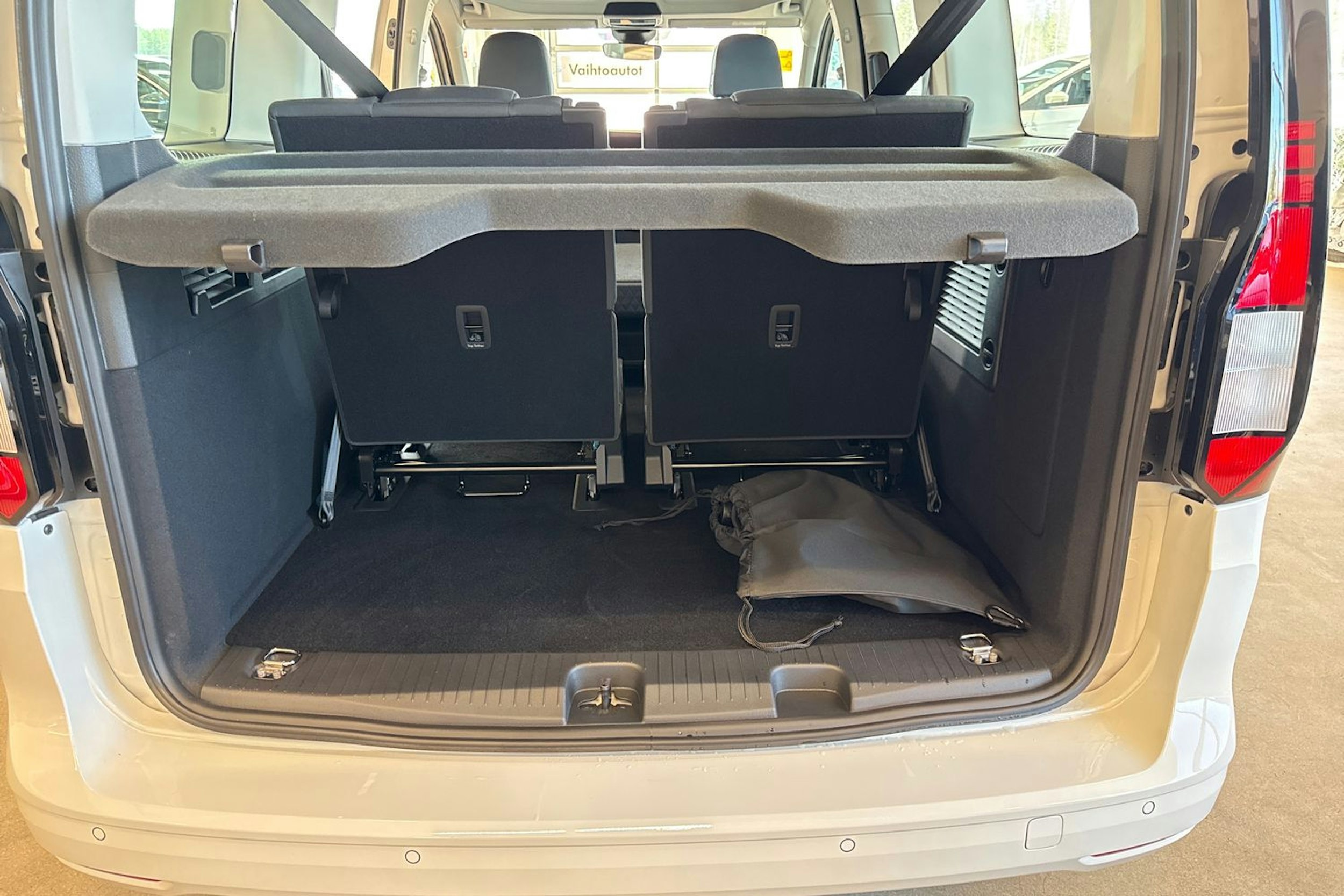 valkoinen Volkswagen Caddy 2025 kuva 13.