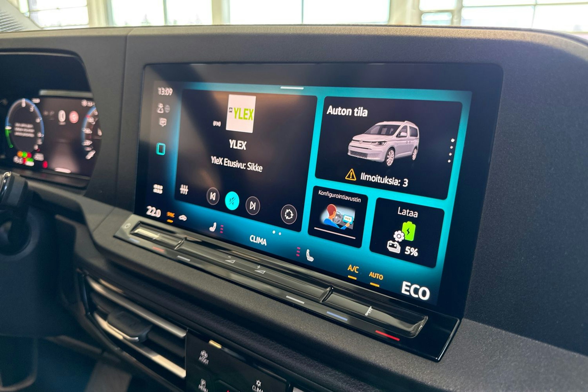 valkoinen Volkswagen Caddy 2025 kuva 15.